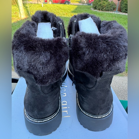 Madden Girl Black Winter Boots Size 10B Retail 69.99 Shipping 5.95 - Picture 2 of 4